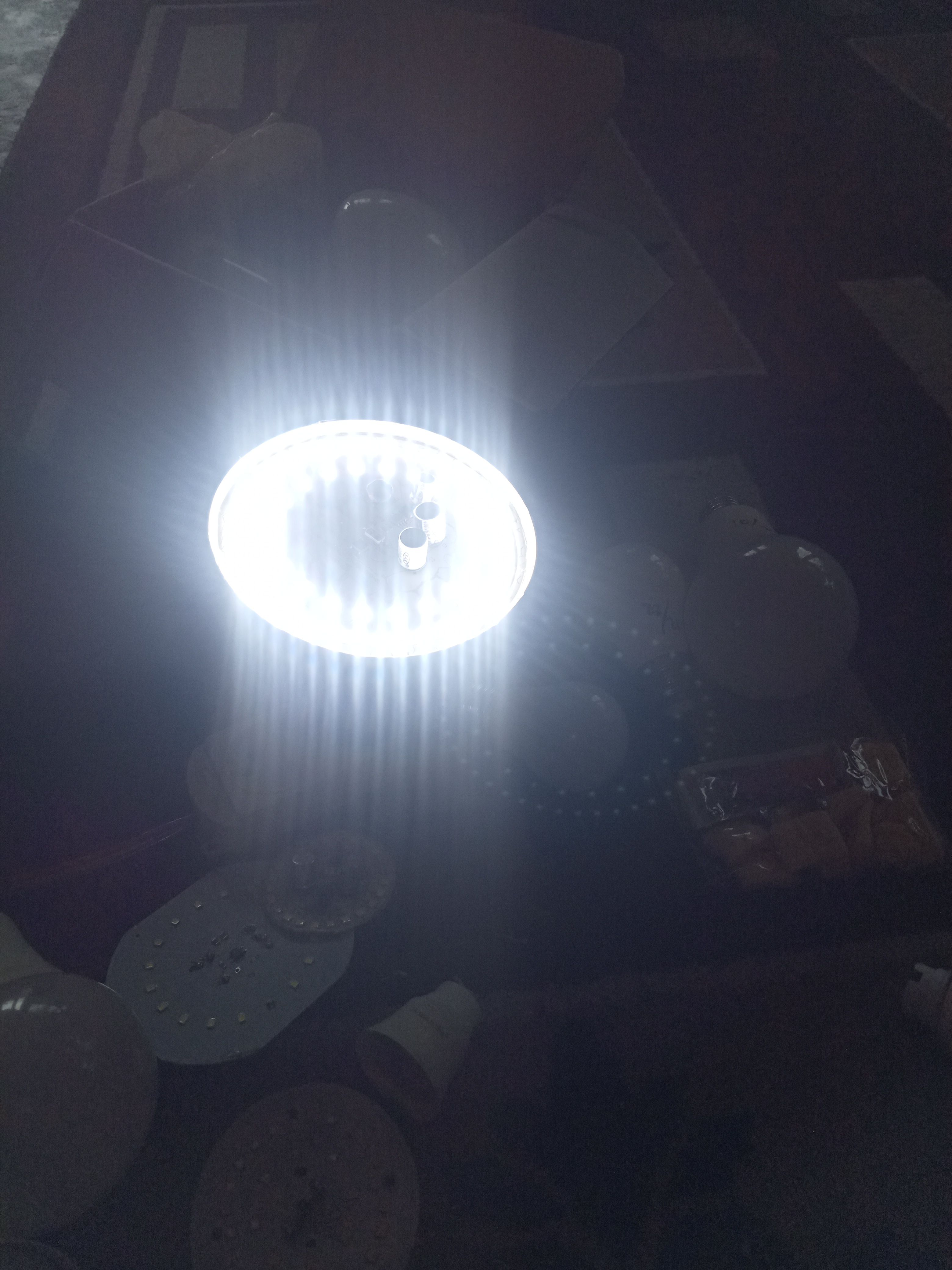 ProdukKu bola lampu led rumahan yg putusdi ganti baru lagi LED nya