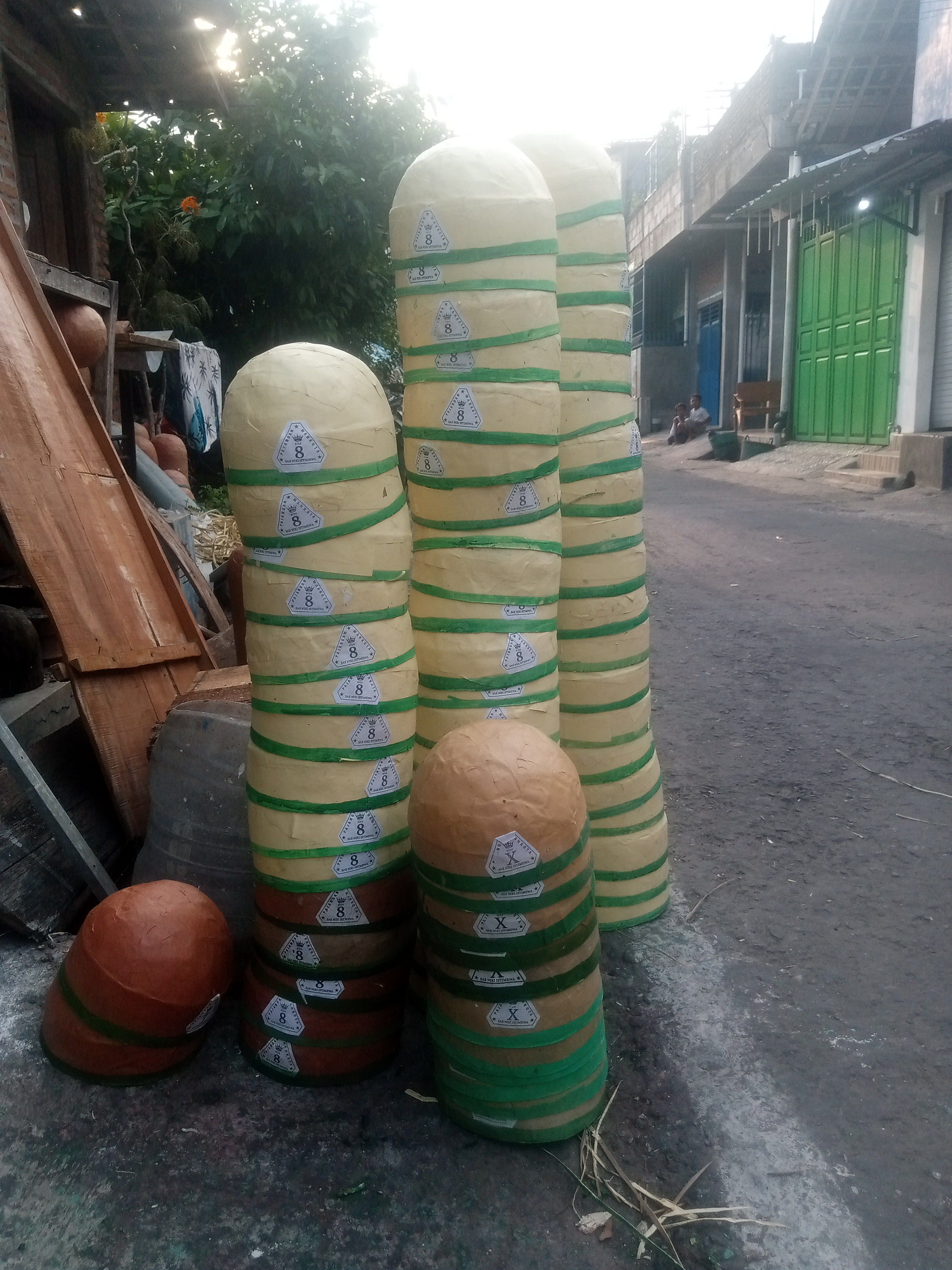 TEMPAT DISPLAI_MAHKOTA & BLANGKON